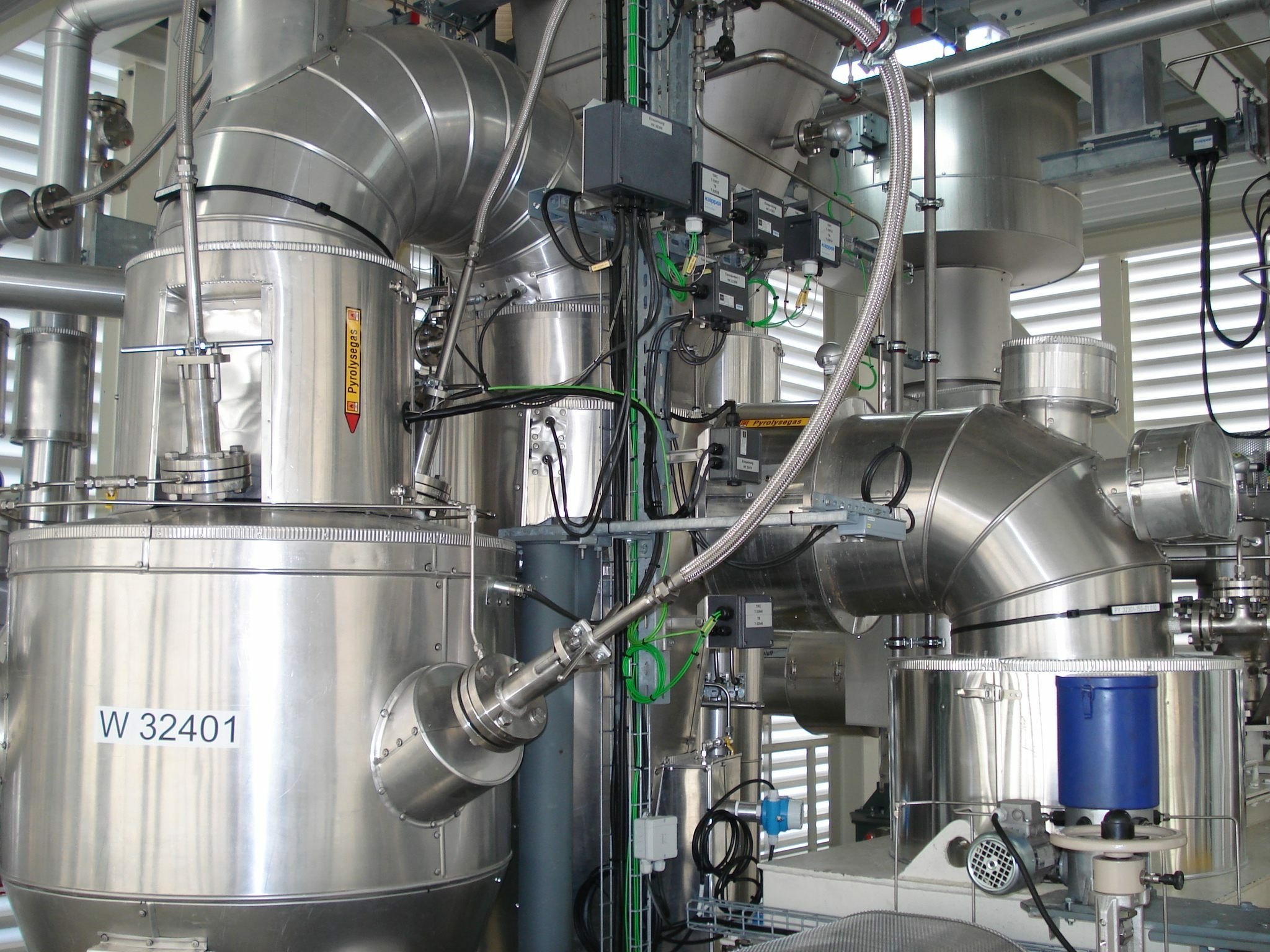 The photo shows an industrial plat for the production of synthetic fuel.